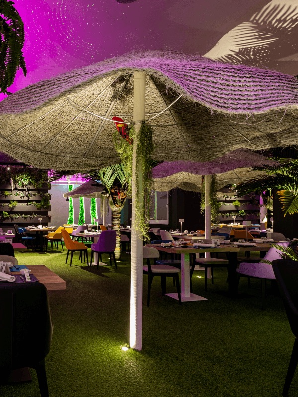 Sala interna Jungle Room, tra verde e luci soffuse